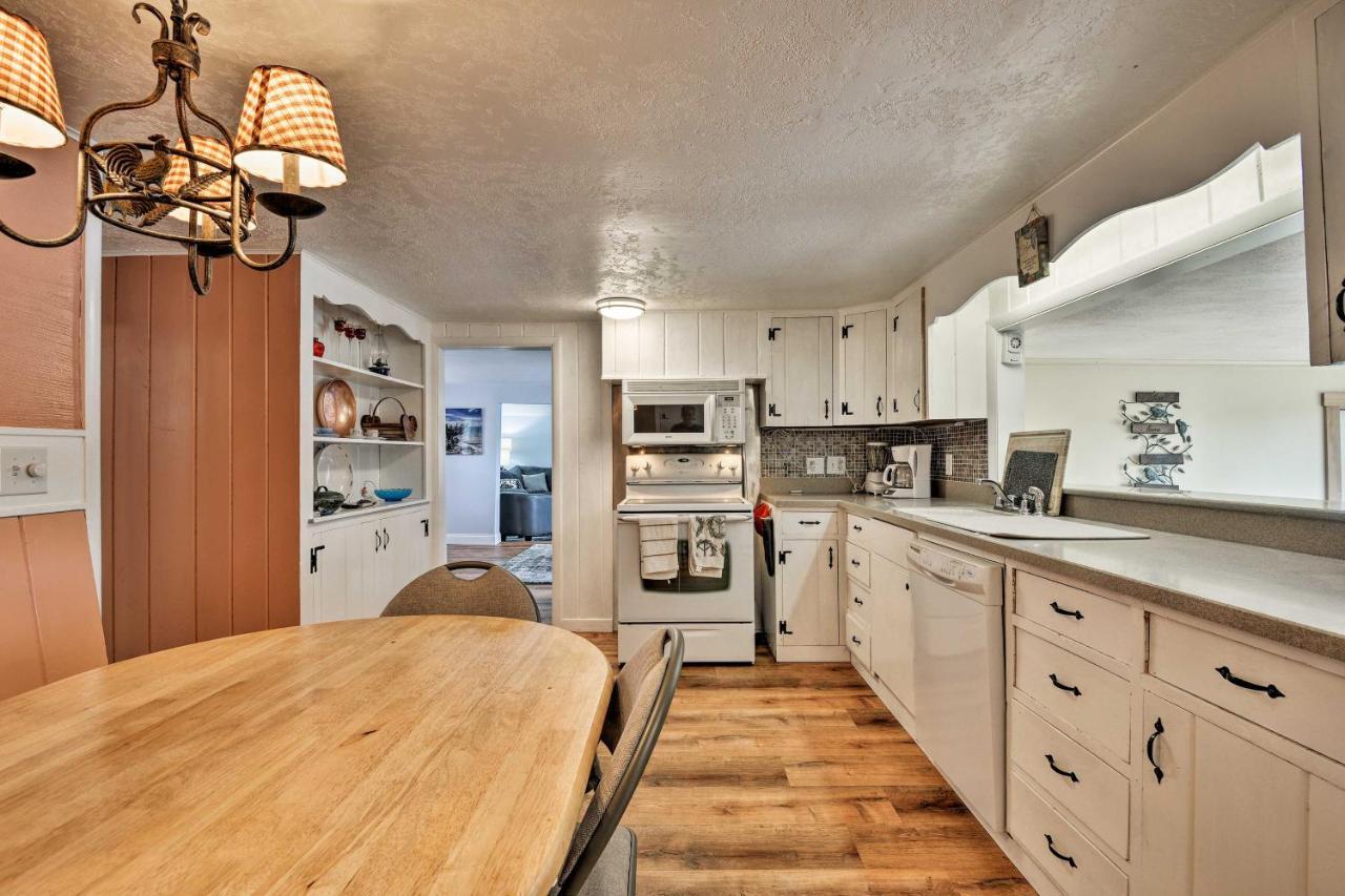 Family Cottage On Chaumont Bay, Walk To Downtown Bagian luar foto
