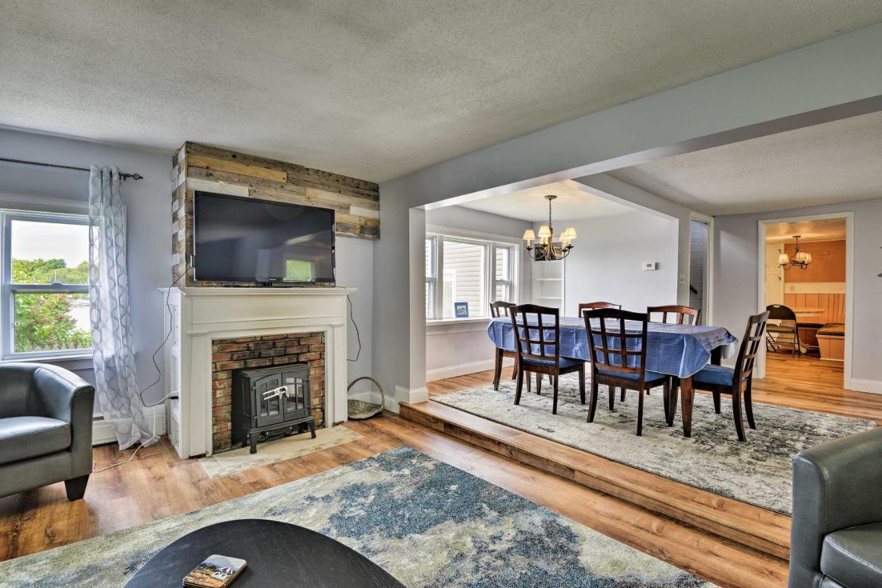 Family Cottage On Chaumont Bay, Walk To Downtown Bagian luar foto
