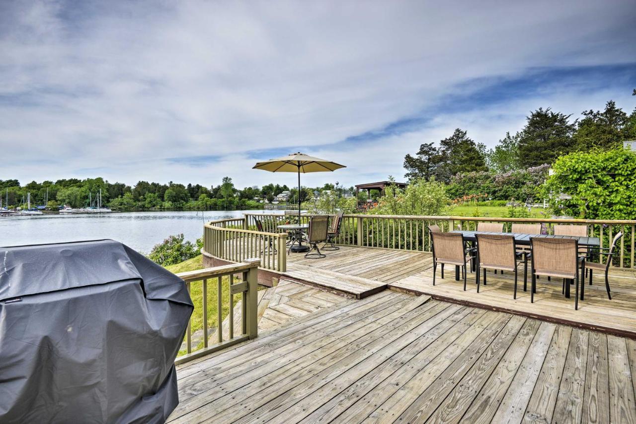 Family Cottage On Chaumont Bay, Walk To Downtown Bagian luar foto